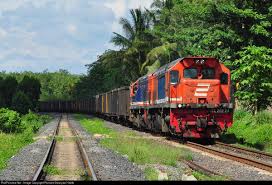 Railpictures Net Photo Cc20224 Pt Kereta Api Indonesia Emd G26mc 2u At Ketapang Indonesia By Rendra Swariyan Habib Kereta Indonesia Api