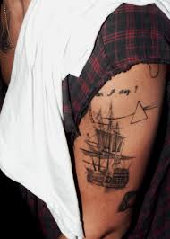 Inked in 2012 in la, these harry styles bird tattoos represent traveling. Street Style Market Harry Styles Tattoos Pink Floyd Tattoo Ship Tattoo