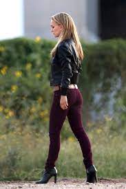 Natalie Portman Sizzles On Set In A Lace Body And Tight Jeans As She Cosies Up To Co Star Michael Fassbender Natalie Portman Hot Natalie Portman Fashion