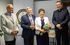 Kedden 0 órától életbe lépett a müller cecília országos tisztifőorvos által elrendelt. Szent Adalbert Dijjal Tuntettek Ki Muller Ceciliat Magyar Kurir Katolikus Hirportal