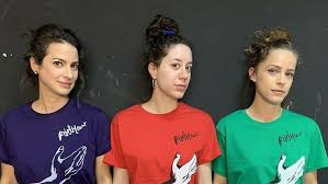 Η δημοφιλής τραγουδίστρια έδινε μάχη τα τελευταία χρόνια με τον καρκίνο ενώ τον μάιο είχε χάσει τον σύζυγό της από αυτή την αρρώστια. To Mhnyma Twn H8opoiwn Apo Tis Agries Melisses Gia Ton Zak Kwstopoylo Lifo