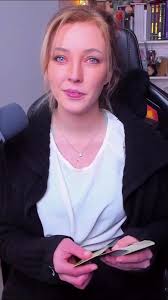 How to paint a Pokémon card. OR at least how I paint them xD #howtopaint  #pokemoncard #painting #art #artist #pokemoncardalter #pokemonfanart  #artistsoftiktok #tutorial