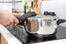 Ajoutez enfin les pruneaux et laissez cuire 15 min. Comment Utiliser Une Cocotte Minute Mode D Emploi Et Avantage Des Autocuiseurs Odelices