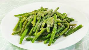 Reteta de fasole verde cu usturoi e atat de simpla si usor de facut incat ma gandeam sa nu o mai public pe blog. Pastai De Fasole Verde Cu Usturoi La Tigaie Youtube