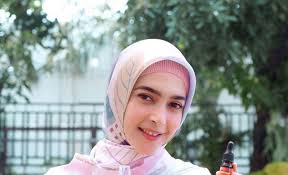 Jika sebelumnya si cantik nabila syakieb dikabarkan memiliki kedekatan dengan shaheer sheikh, akhirnya jawaban sesungguhnya terungkap. Duh Cantiknya Nabila Syakieb Tampil Berbalut Hijab Okezone Muslim