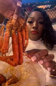 Vanessa Elmore's Instagram, Twitter & Facebook