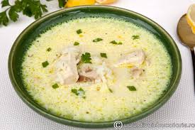 Am lasat ciorba de pui a la grec la fiert vreo 30 de minute, la foc mediu, cu capac intredeschis. Ciorba De Pui A La Grec Diva In Bucatarie