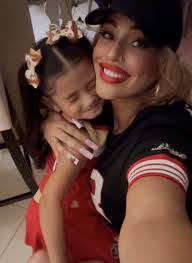 Keri Cutler's Instagram, Twitter & Facebook