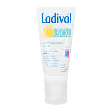 Sonnenschutz im gesicht fühlt sich sonst einfach nicht mehr angenehm an. Ladival Sonnenschutz Gesicht Mattierendes Fluid Lsf 30 50 Ml Kaufen Erfahrungen Mycare De