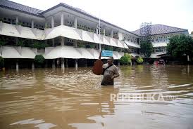 Check spelling or type a new query. Anies 211 Sekolah Di Jakarta Terendam Banjir Republika Online