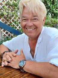 Danny Dollar stars in a play about honesty