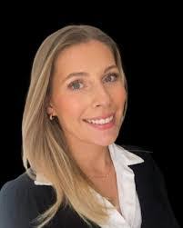 Chelsey Dickson's Instagram, Twitter & Facebook