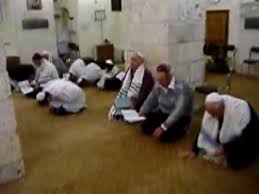 Agama yahudi memiliki sekitar 13 juta pengikut di seluruh dunia agama yahudi berasal di timur tengah selama 3500 tahun. Shalat Yahudi Mirip Seperti Muslim Halaman All Kompasiana Com