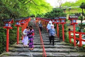 Kibune is a japanese village located in a wooded valley in the kansai region, in the mountains of northern kyoto, made up northern kyoto's water valley. Kyoto Travel Guide Area By Area Kurama And Kibune Youinjapan Net