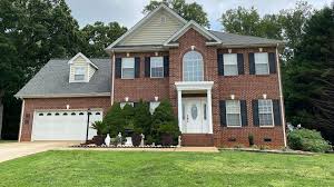 1524 20th Ave Pl Ne Hickory Nc 28601 In 2020 House Styles Hickory Mansions