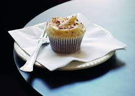 Just combine the flour, sugar, cocoa powder, salt and baking soda in a bowl. Hummingbird Bakery Red Velvet Cupcakes Recipe