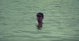 Đen vâu cho biế các thành viên mtv rất thân thiện, cởi mở. Den Raps In The Middle Of The Ocean In Hai Trieu Nam Featuring Bien Vpopwire