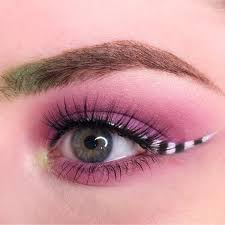 Beetlejuice was never meant for kids, but these take it to a whole new level. This Reddit Beetlejuice Halloween Makeup Is Amazing Beauty Crew