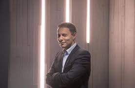 Après avoir été pigiste pour rtl, il a la chance de le rejoindre en 1989 comme assistant de production pour l'émission avis de recherche sur tf1. Marc Olivier Fogiel Bfmtv Does Hot News Where Others Make Opinion The Limited Times