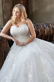 Für uns damen ist es ein wichtiges thema das richtige brautkleid auszusuchen. Die 310 Besten Ideen Zu Brautkleider In Grossen Grossen In 2021 Brautmode Brautkleid Kleider