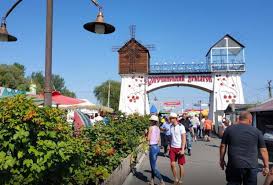 Його проведуть традиційно в селі великі сорочинці миргородського району полтавської області. Sorochinskij Yarmarok 2019 Na Poltavshini Rozpochalasya Najochikuvanisha Gulyanka Lita Undefined