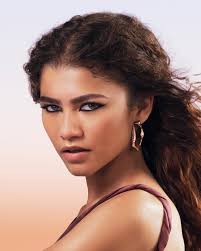 Zendaya Enchants in Lancôme Idôle L'Eau de Toilette Ad