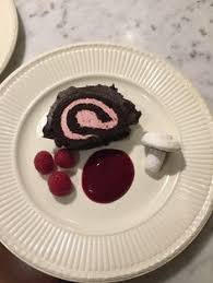 Dark Chocolate Raspberry Buche De Noel With Raspberry Sauce And Meringue Mushrooms Chocolate Raspberry Raspberry Sauce Buche De Noel