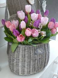 Di solito molto dipende dalla persona a cui è stato fatto il regalo. Suziworld Be House Tulips Arrangement Flower Arrangements Spring Flowers