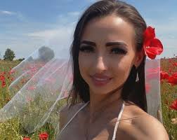 Pearl Bridal Veil: Shoulder Length, Ruffle Edge, Colorful Ribbon Bows