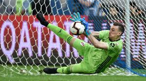 Он играет на позиции вратарь. El Secreto De Armani Para Tapar Dos Penales Ante Cruzeiro Goal Com