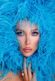 Kristine Graff's Instagram, Twitter & Facebook