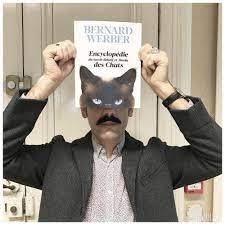 Bookface Avec Encyclopedie Du Savoir Relatif Et Absolu Des Chats Bernard Werber Editionsalbinmichel Bernard Werber Cha Libros Portadas De Libros Gracioso