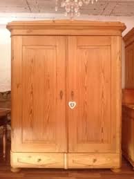 Wir Verkaufen Einen Wunderschonen Klassischen Restaurierten Biedermeierschrank Aus Ganz Dickem Zauberhafter Biedermeier Schrank Bauernschrank Schubladen