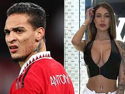 Ngôi sao của MU bị loại khỏi tuyển Brazil vì nghi án hành hung bạn gái cũ