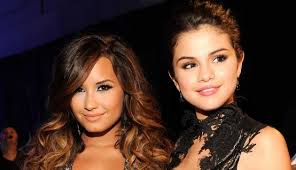 Becky g rompe su silencio y responde a quienes la acusan de menos preciar a selena gomez. Demi Lovato And Selena Gomez Vlog Demi Lovato Songs Age