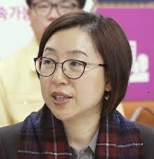 기모란 국립암센터 교수가 지난 2월 9일 서울 중구 대한상공회의소에서 열린 사회적 거리두기 체계 개편을 위한 2차 공개토론회에서 발제하고 있다. ë¬´ì¦ìƒ ê°ì—¼ ê°€ëŠ¥í•˜ì§€ë§Œ ë§¤ìš° ë‚®ë‹¤ ë‰´ìŠ¤ ê¸°ì‚¬ë³¸ë¬¸ ê³ ì–'ì‹ ë¬¸