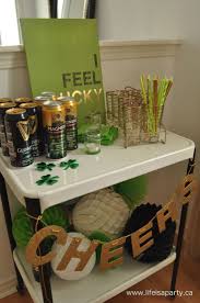St Patrick S Day Party Modern And Simple St Patrick S Day Decor And A Festive St Patricks Day Drinks Saint Patricks Party Ideas St Patrick S Day Decorations