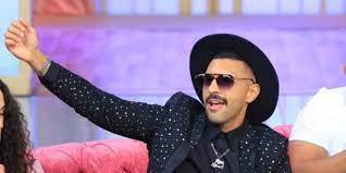 ونجح حسن أبو الروس بصورة كبيرة خلال دراما رمضان من العام الماضى تحديدًا 2020 حينما شارك ضمن مسلسل بـ 100 وش، كفرد من عصابة آسر ياسين ونيللى كريم. Ø¨Ø¹Ø¯ Ø¹Ø±Ø¶ Ø­ÙÙØ© ÙØ¹ÙÙ Ø­Ø³Ù Ø£Ø¨Ù Ø§ÙØ±ÙØ³ ÙØªØ¹Ø±Ø¶ ÙØ­Ø§Ø¯Ø« E3lam Com