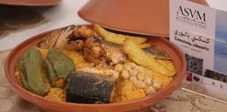 Il vient du berbère k'seksu, qui désigne à la fois la semoule de blé dur et le plat populaire dont elle est l'ingrédient de base. Ima Le Couscous Est Il Vraiment Un Plat Arabe