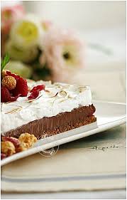 Carre Ganache Chocolat Framboises Fond Craquant Au Speculoos Et Meringue A L Italienne Nicole Passions Gateaux Et Desserts Dessert Chocolat Meringue