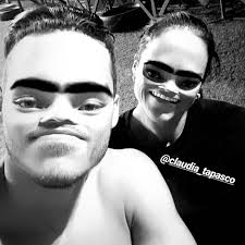 Feliz Jueves de parte de @nixonbern y @claudia_tapasco 💛💛