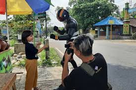 Ksatria baja hitam datang ke indonesia lebih awal akiba. Video Satria Baja Hitam Jualan Cendol Di Gunungkidul Viral Ini Cerita Di Baliknya Halaman All Kompas Com