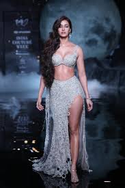 Disha Patani [3648 x 5472]- High Quality Picture - Ultra HQ