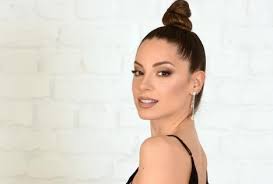 SARA JO IMA NOVOG DEČKA? BIO JE U NJENOM SPOTU: Uhvaćena na romantičnoj  večeri, a niko nije ni znao da je ostavila producenta FOTO