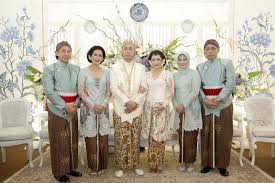 Setiap prosesi pernikahan adat jawa ini memiliki makna tersendiri. Homey And Intimate Javanese Wedding At Hotel Bidakara The Bride Dept Pernikahan Kebaya Pernikahan Foto Pengantin