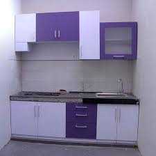 Ini tentunya harus didukung juga dengan pemilihan kitchen set yang tepat dengan nuansa warna netral yang adem. Desain Kitchen Set Sederhana Model Rumah Minimalis 2020