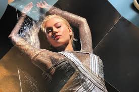 Οι μήνες μέχρι τη eurovision 2022 είναι πολλοί. Elena Tsagkrinoy Prwth Sth Ba8mologia Twn Dhmosiografwn Ths Eurovision Mikrofwno Gr