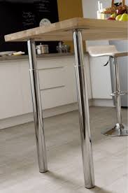 Comment Optimiser L Amenagement D Une Petite Cuisine Ouverte Plan De Travail Cuisine Table Haute Cuisine Decoration Interieure Cuisine