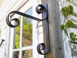 Wrought Iron Plant Hanger Regular Size Decorative Ornamental Ironwork Indoor Outdoor 35 00 Via Etsy Floreiras Artes Em Ferro Enfeites