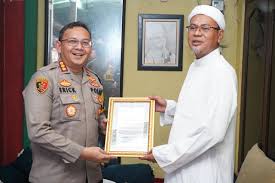 Kapolres Metro Jakarta Utara Beri Penghargaan kepada Tokoh Agama atas Peran  Aktif Menjaga Kamtibmas - Tribratanews Polda Metro Jaya